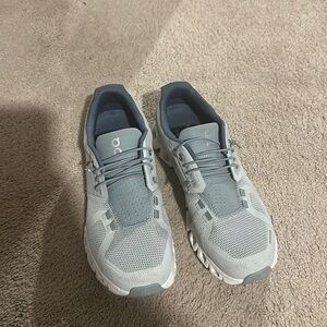 ON Women’s Cloud 5 Sneakers